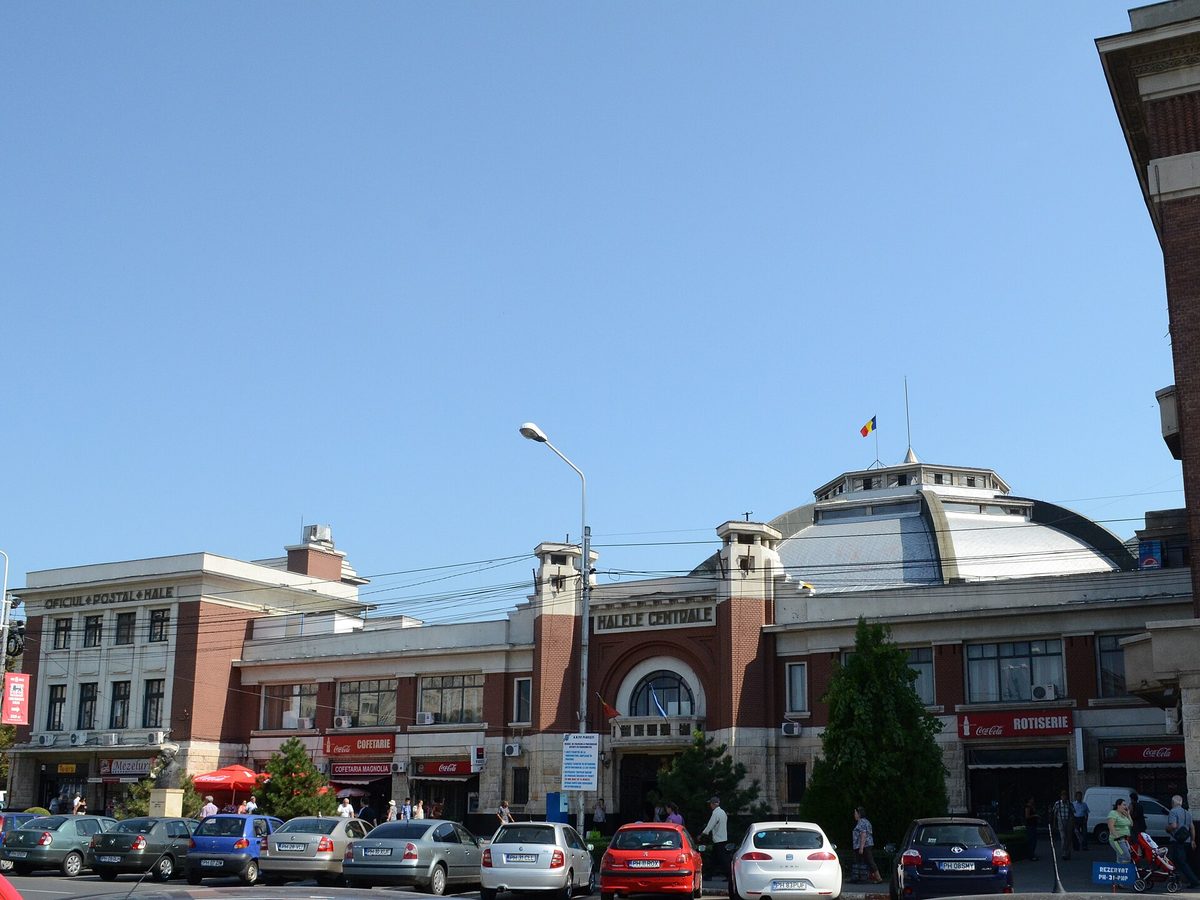 Halele Centrale din Ploiești, clădire funcționalistă cu turn cu ceas, proiectată de Toma T. Socolescu