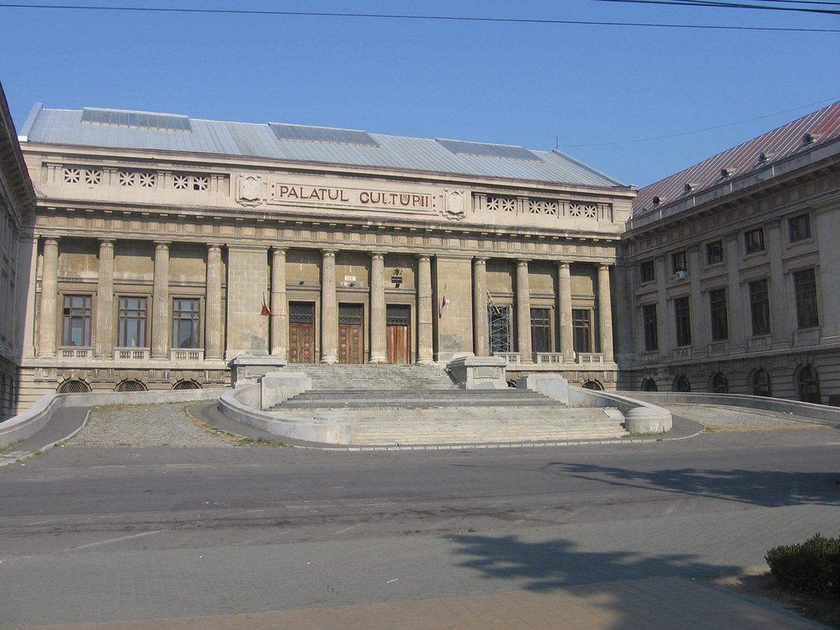 Palatul Culturii din Ploiești, clădire monumentală interbelică din Piața Eroilor