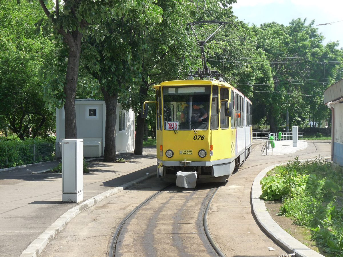 Tramvai galben pe liniile din Ploiești